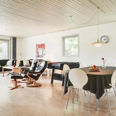 Three-bedroom Holiday In * Blavand